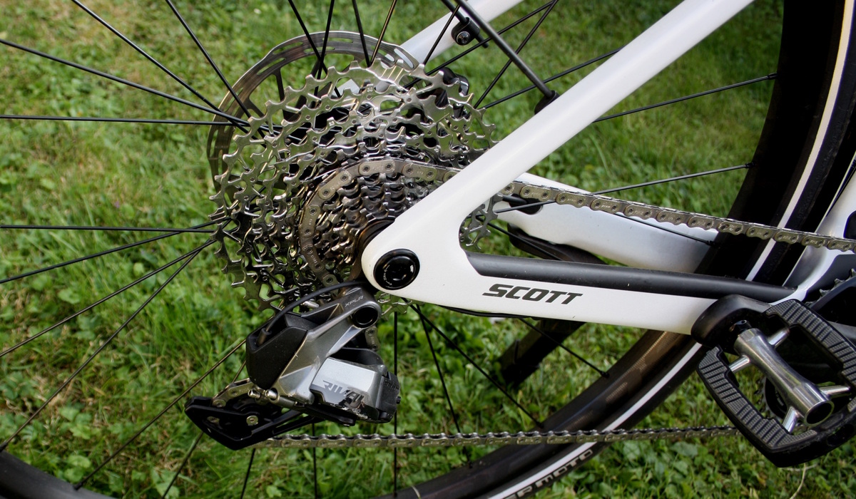 Die Sram-Kettenschaltung bietet zwölf und damit für eigentlich jede Fahrsituation eine passende Übersetzungsstufe an Foto: SP-X/Mario Hommen