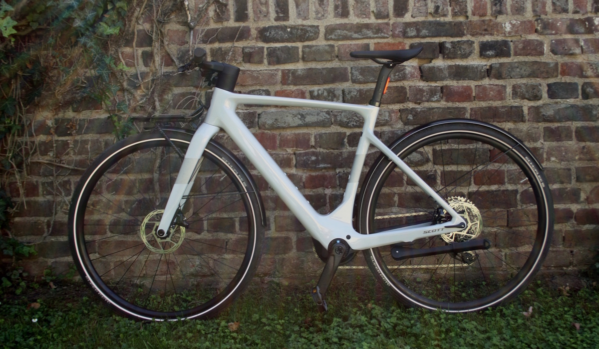 Im Unterrohr des Carbonrahmens steckt ein 360-Wh-Akku, der Mittelmotor von TQ wurde ebenfalls optisch unauffällig in den Rahmen integriert Foto: SP-X/Mario Hommen