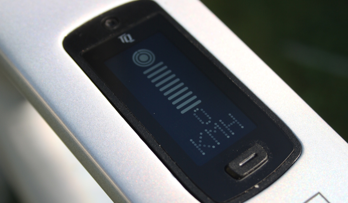 Auf der Oberseite des Oberrohrs ist die kleine Anzeige- und Bedieneinheit des TQ-Antriebs eingelassen Foto: SP-X/Mario Hommen