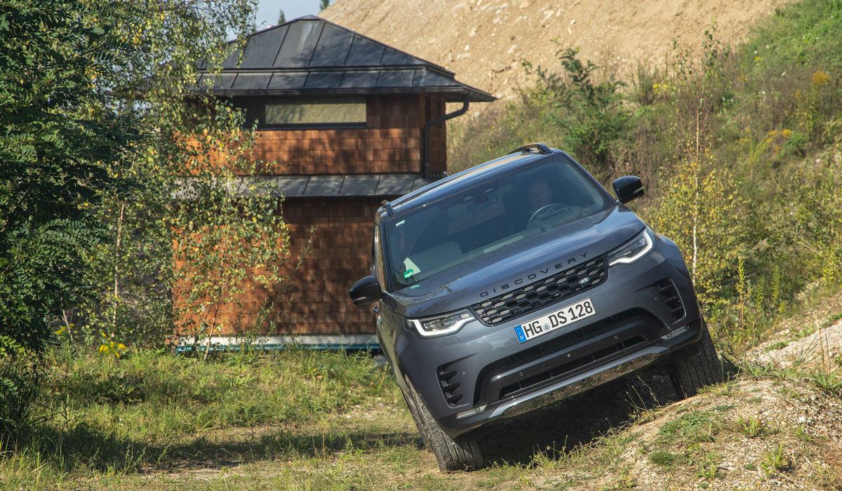 mid Groß-Gerau - Ein leistungsstarker und effizienter 3.0 Liter Ingenium Reihensechszylinder-Diesel mit 257 kW/350 PS und 48-Volt-Mildhybrid-Technologie rundet das Motorenportfolio ab. Jaguar Land Rover