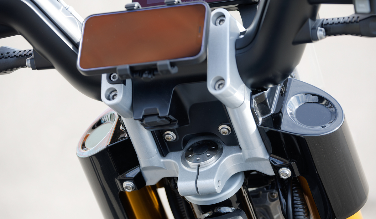 mid Berlin - Display und eigenes Handy - kein Problem. BMW