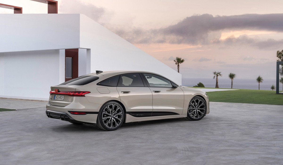 Zügiges Reisen ermöglicht der A6 e-tron auch durch seine moderne Ladetechnik Foto: Audi