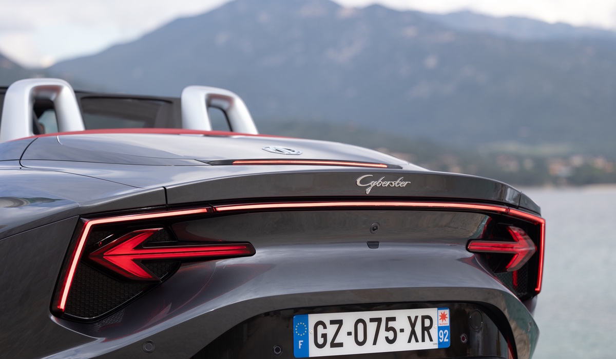 Hübsch gemacht sind die Rückleuchten in Pfeilform Foto: MG