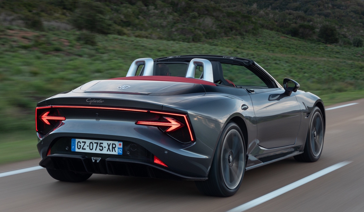 Bei 200 km/h schiebt die Elektronik einen Riegel vor Foto: MG