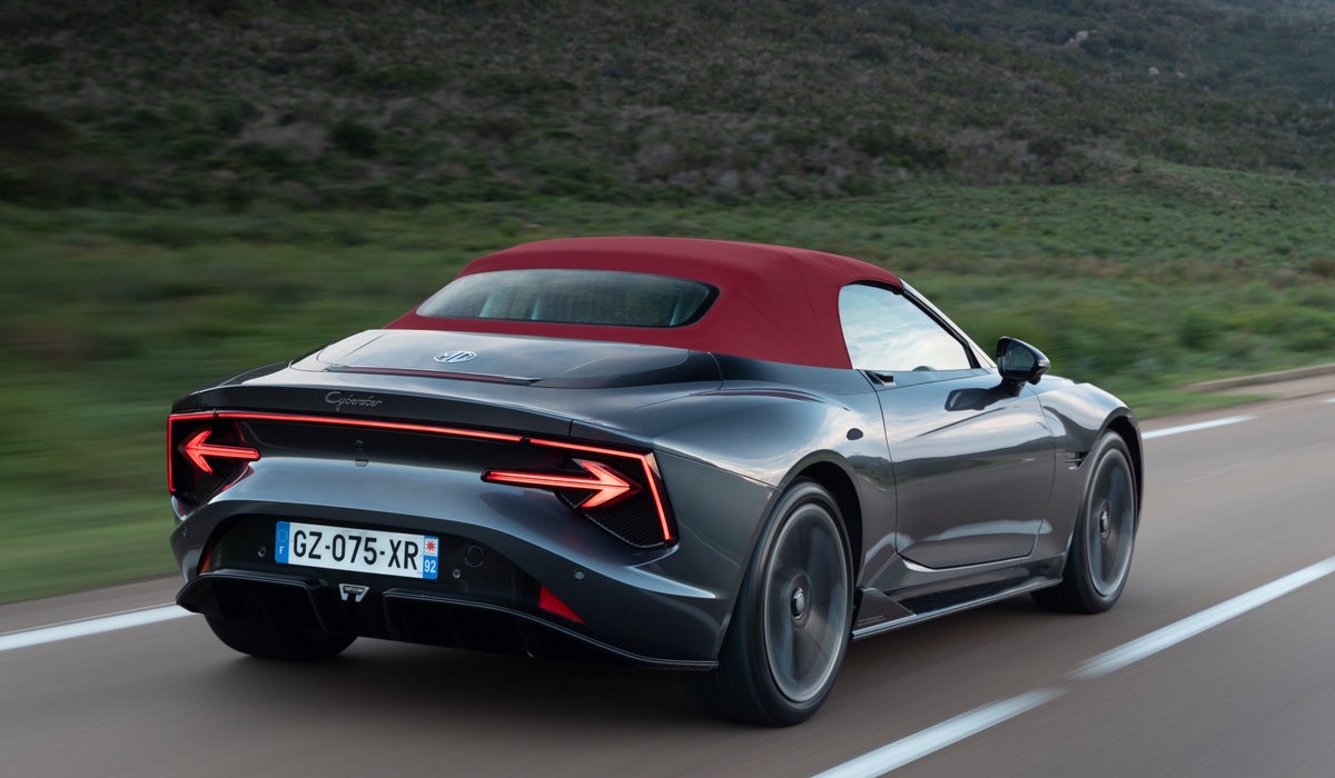 Rekordverdächtig ist auf jeden Fall das kleine Verdeck. Es öffnet oder schließt – jeweils bis Tempo 50 – in unter acht Sekunden Foto: MG