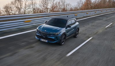 Fahrbericht: Alfa Romeo Junior Ibrida  - Doppelter Herzschlag 