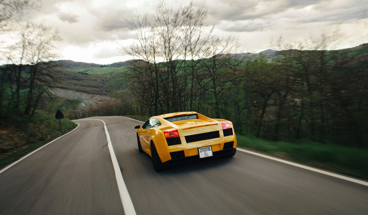 Mit 4,30 Meter war der Gallardo kaum länger als ein aktueller Golf und mit 1,16 Meter flunderflach Foto: Lamborghini
