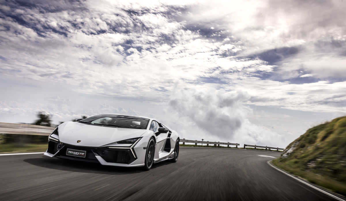 Der Revuelto wirkt dagegen wie ein Außerirdischer vom Sternbild Stier Foto: Lamborghini