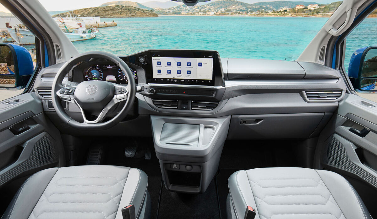 VW bietet von Ledersitzen bis zur Drei-Zonen-Klimaautomatik zusätzlich zu den drei Ausstattungsversionen etliche Optionen an, um den Innenraum wohnlicher zu gestalten Foto: VW