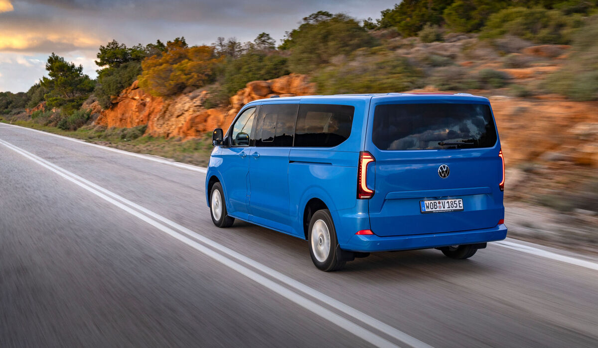 Der Caravelle fährt sich ausgesprochen angenehm Foto: VW