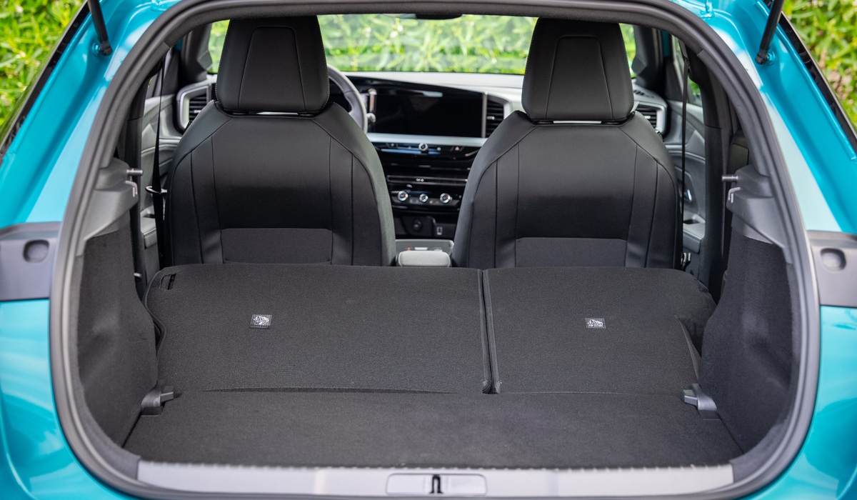 Wird die Rückbanklehne umgeklappt, wächst das Ladevolumen auf 1.060 Liter. Im Fall des Mokka Hybrid sind es sogar 1.105 Liter Foto: Opel