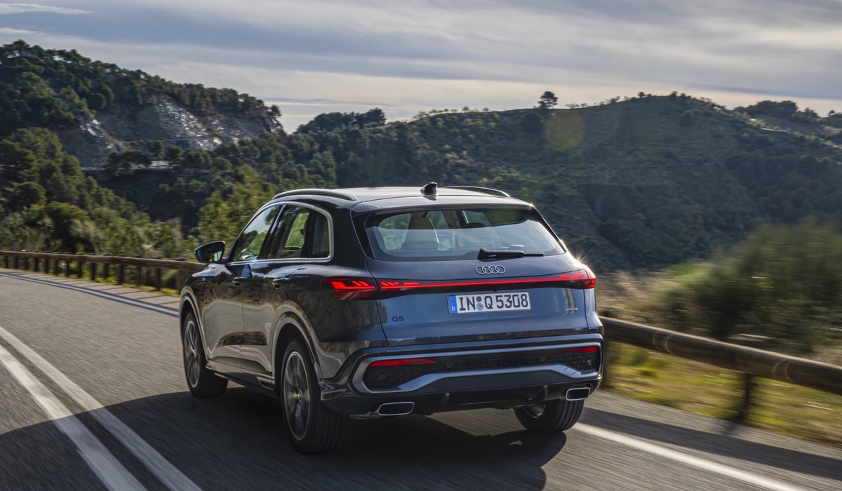 Dynamischer Reisebegleiter: Der Q5 SUV in dritter Generation. Foto: Audi