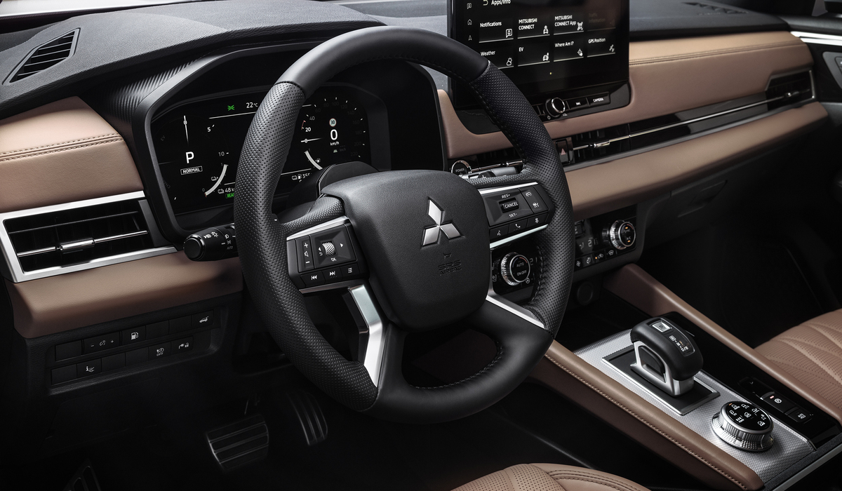 Die Bedienung des Outlander gestaltet sich dank „echter“ Tasten und Drehknöpfe relativ einfach Foto: Mitsubishi