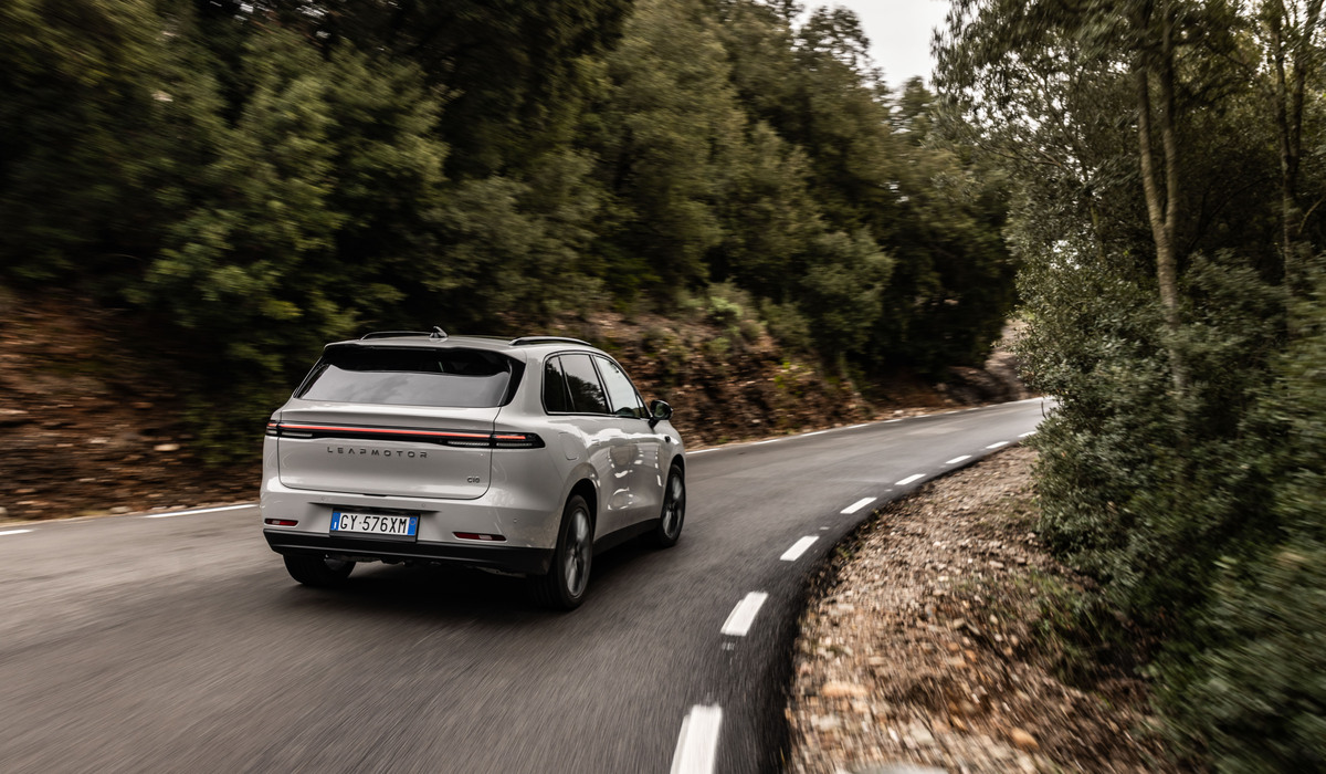 Der C10 REEV fährt immer elektrisch, der E-Motor treibt dabei die Hinterräder an Foto: Leapmotor