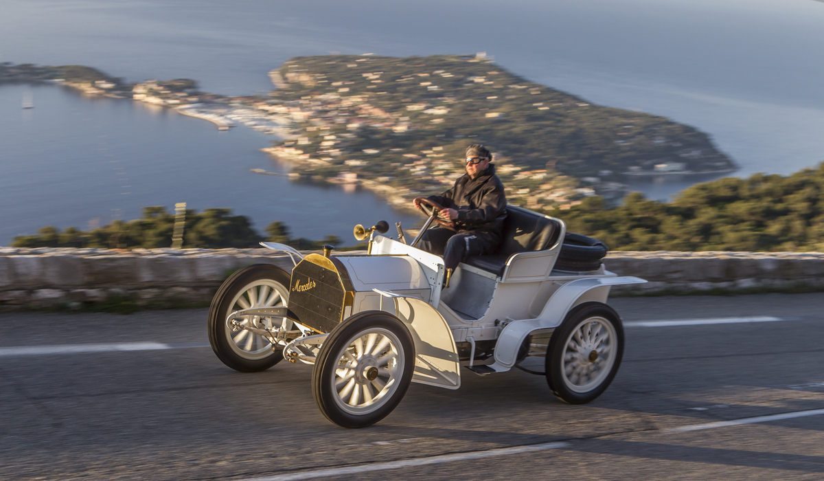 Es sind die Rennerfolge in Nizza, die Mercedes-Modelle begehrenswert machten, Jellinek startete dabei unter dem Pseudonym Monsieur Mércedès. Foto: Mercedes-Benz Classic Archive