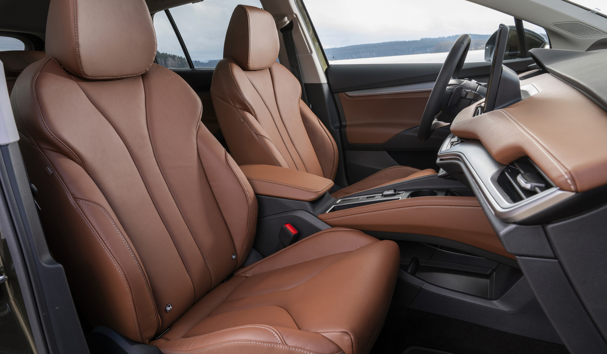 Beheizbare Vordersitze und das wärmende Lenkrad müssen fortan nicht mehr extra bezahlt werden Foto: Skoda