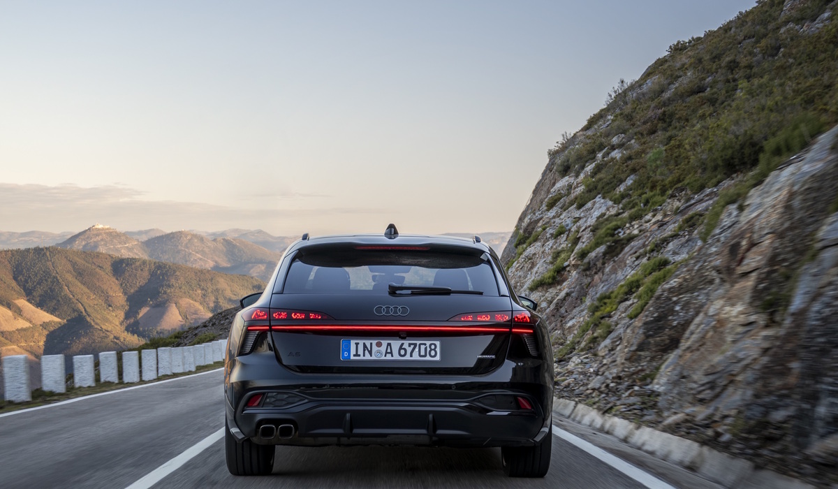 Wer etwas mehr in die Lichttechnik investiert, dem bietet Audi wirklich sehenswerte OLED-Lösungen Foto: Audi