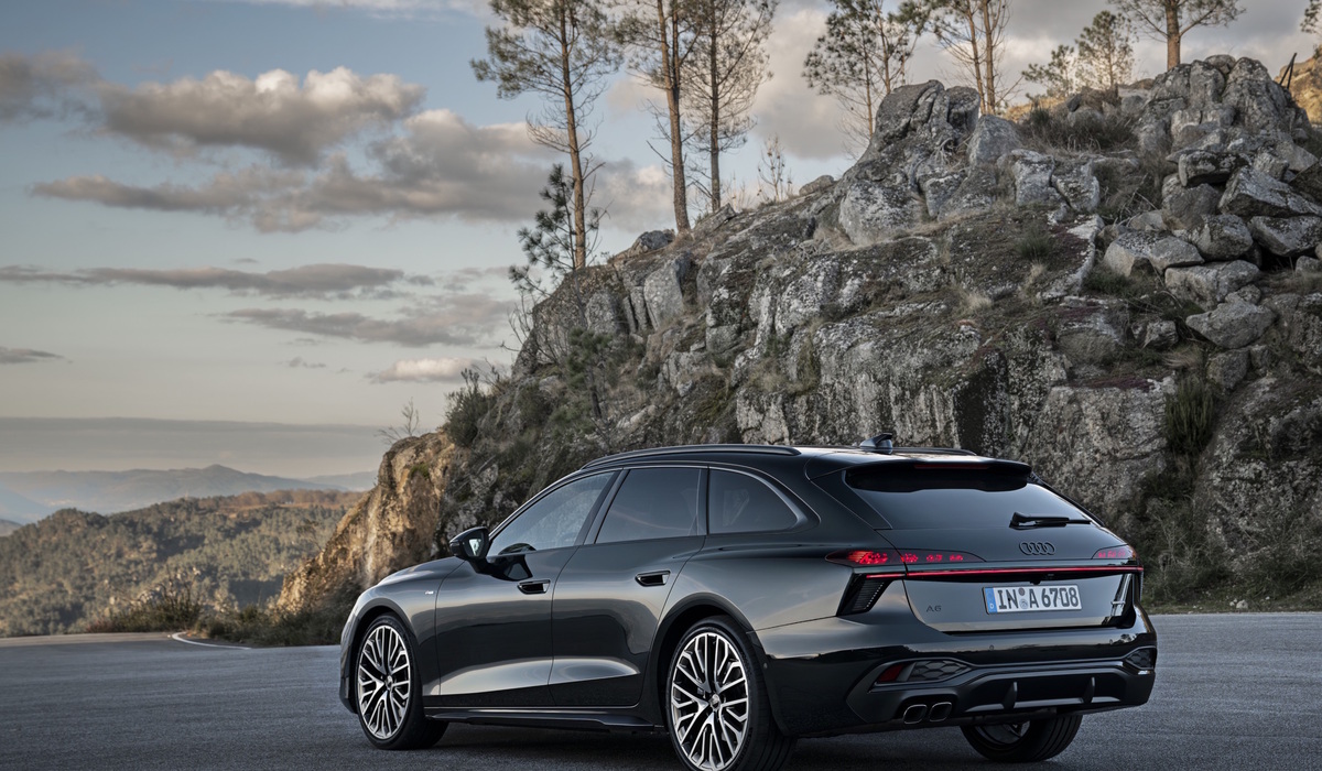 Bis zu 21 Zoll große Räder lassen sich unter das Fahrwerk des A6 schnallen Foto: Audi